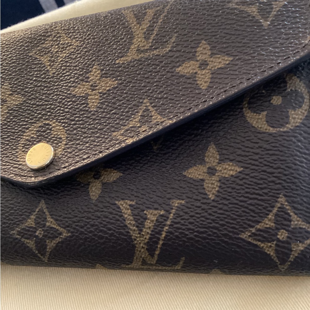 Louis Vuitton Sarah Wallet - Picture 11 of 16